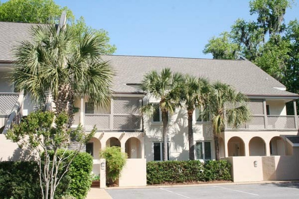Hilton Head Condo: 200 Colonnade Road, #203