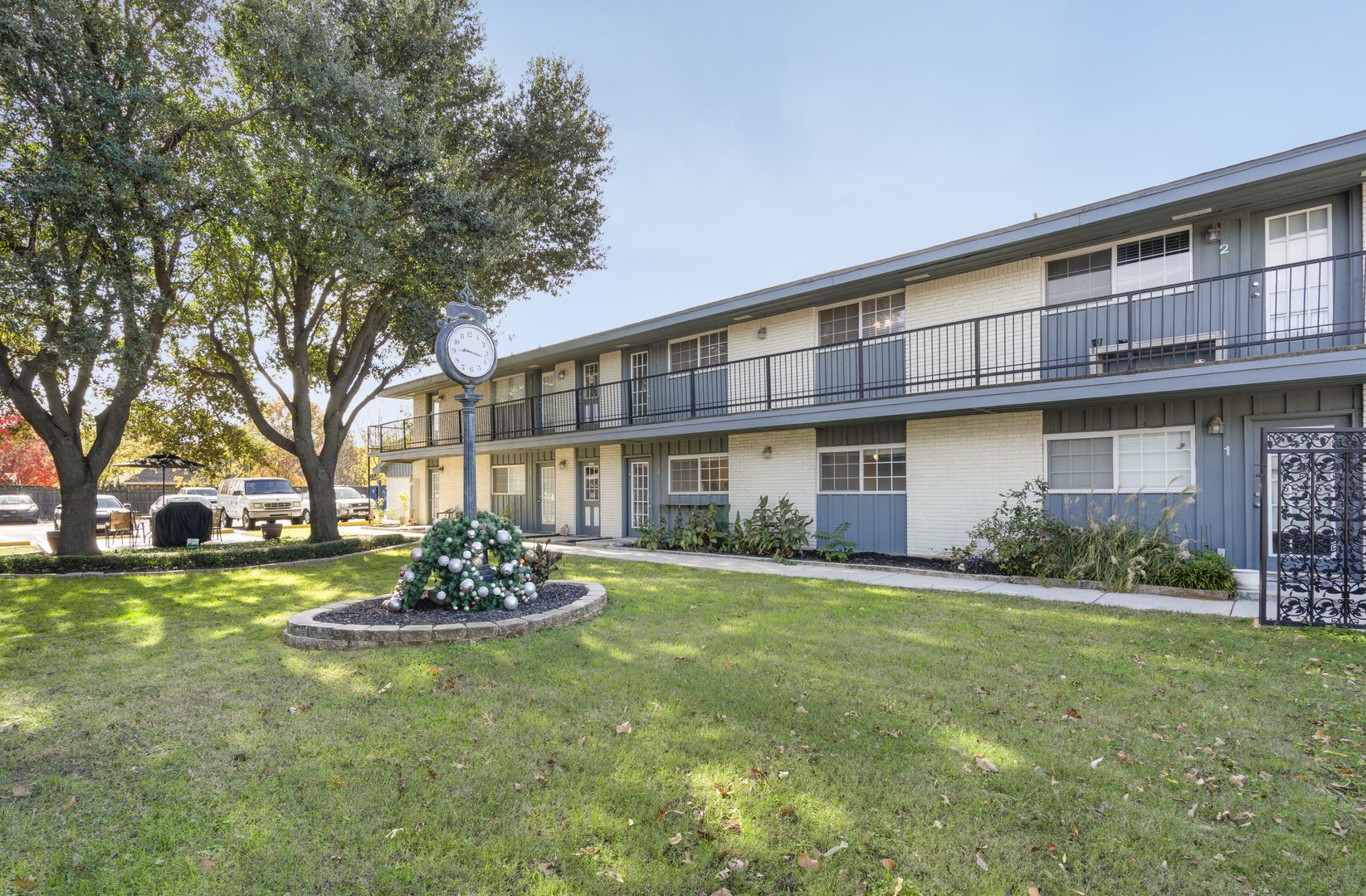 Grapevine Apartment: 1207 W Wall Street