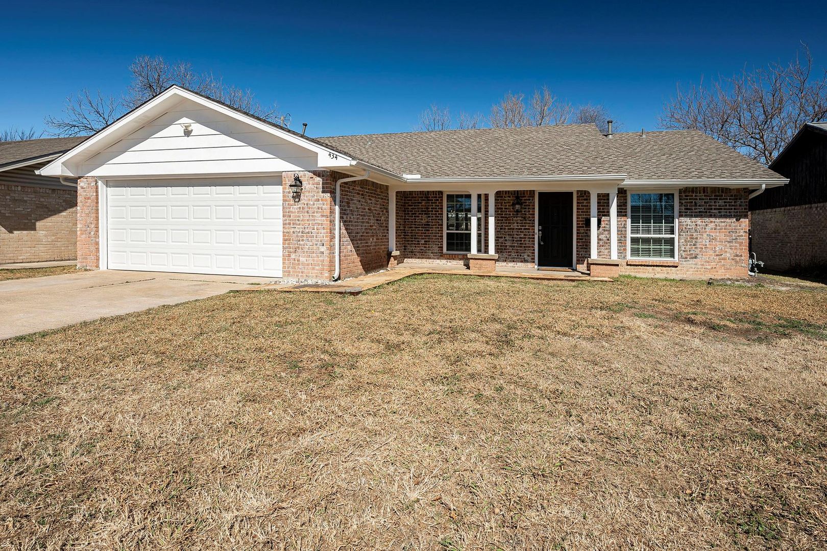 Grand Prairie House: 434 Oak Ridge Place