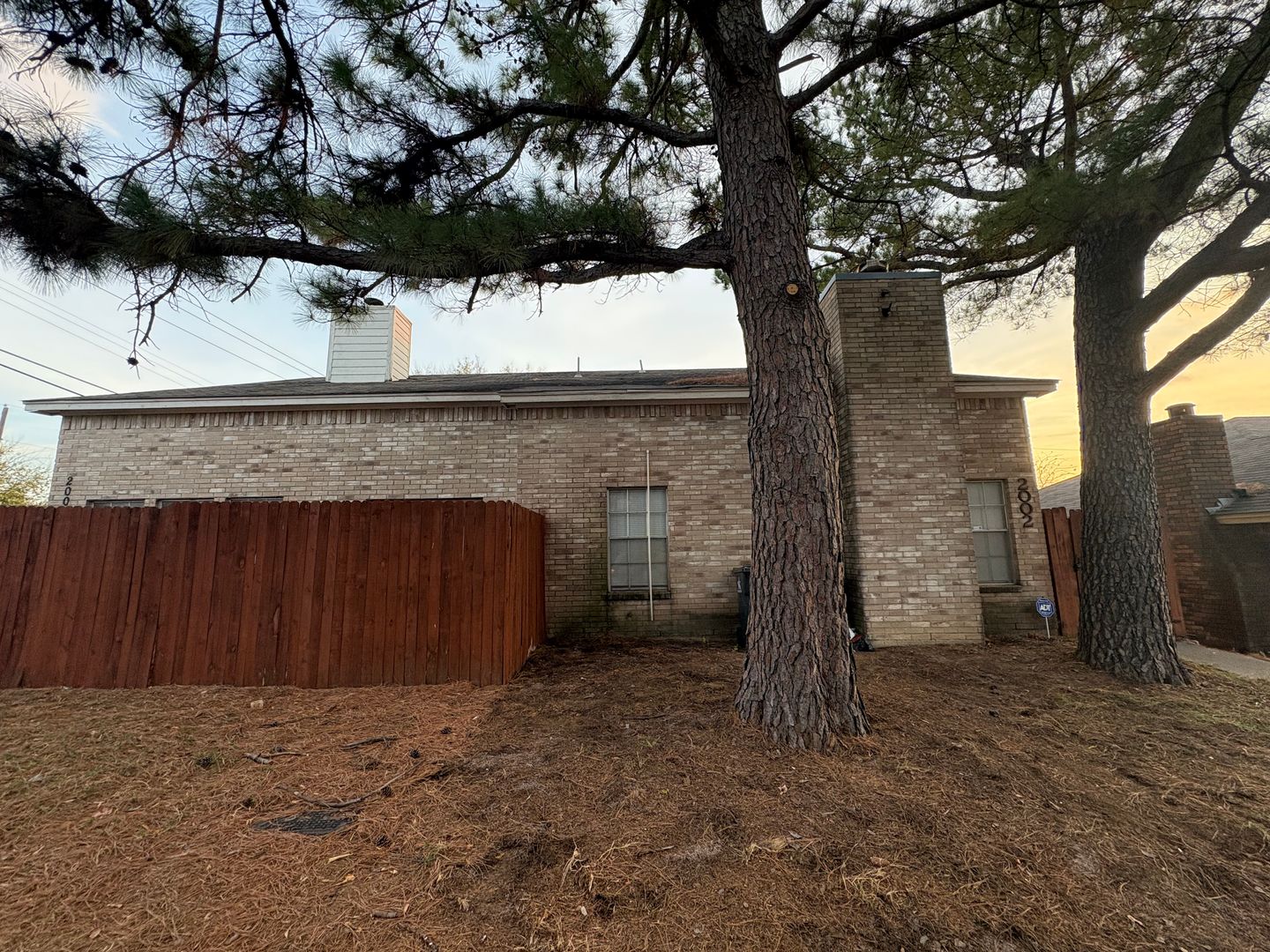 Arlington House: 2002 Minnie Drive