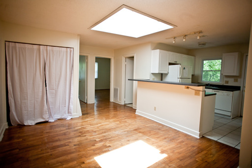 Walk or Ride to UNC Hospital from this 2 bedroom condo – photo 1