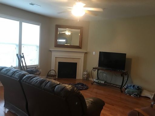 Luxury Carriage Home in Vineyard Square | 3BR, 2.5BA with Garage & Gas Fireplace – photo 1