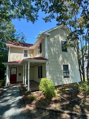 Charming 3BR/2BA Home with Modern Comforts in Carrboro! – photo 1