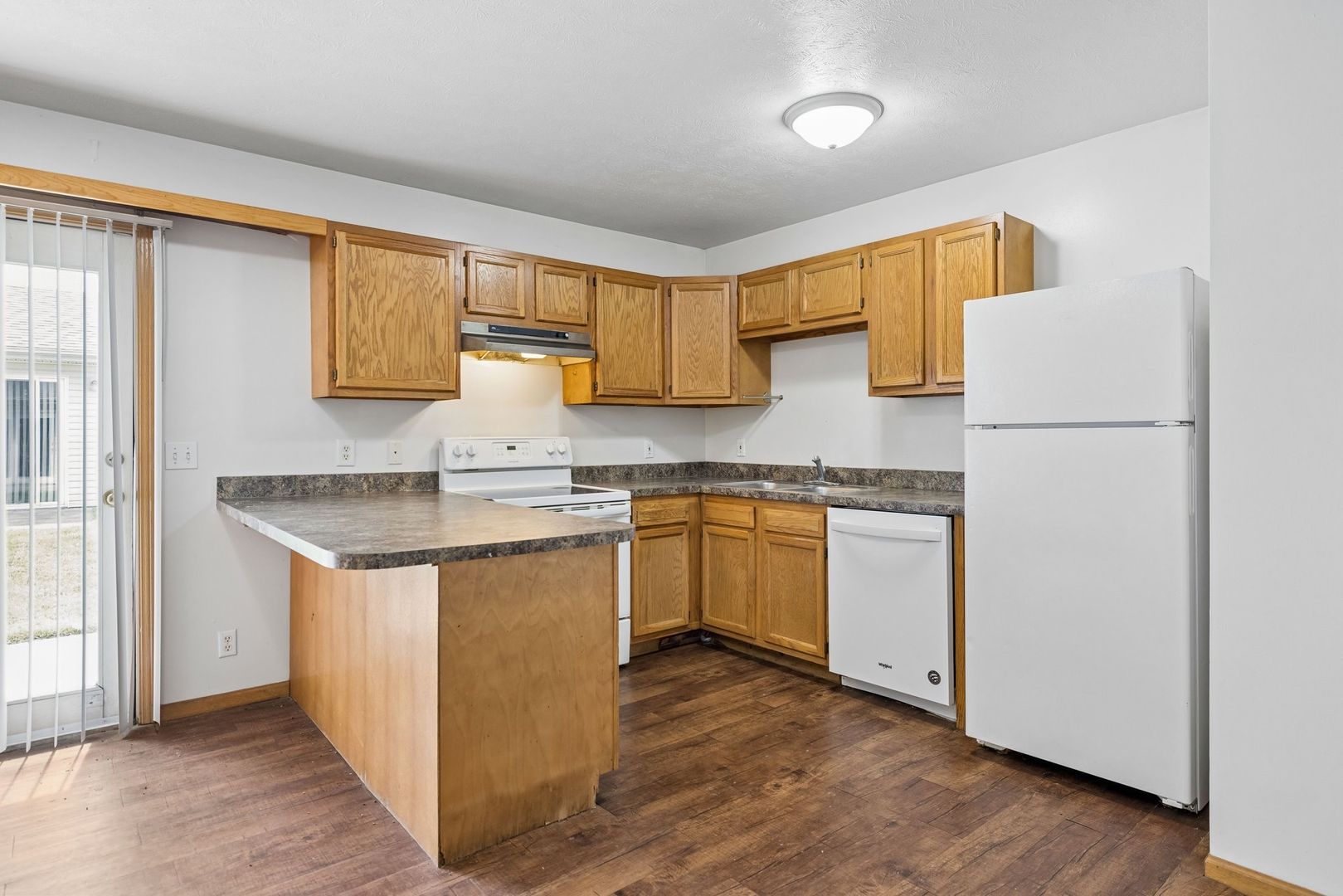 Lincoln Apartment: 600-602 Lamont