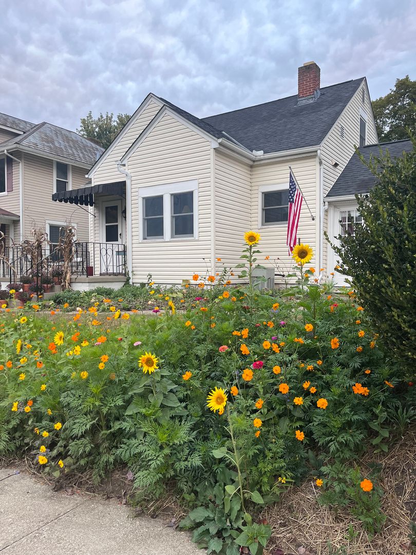 Lancaster House: 175 Marks Ave.