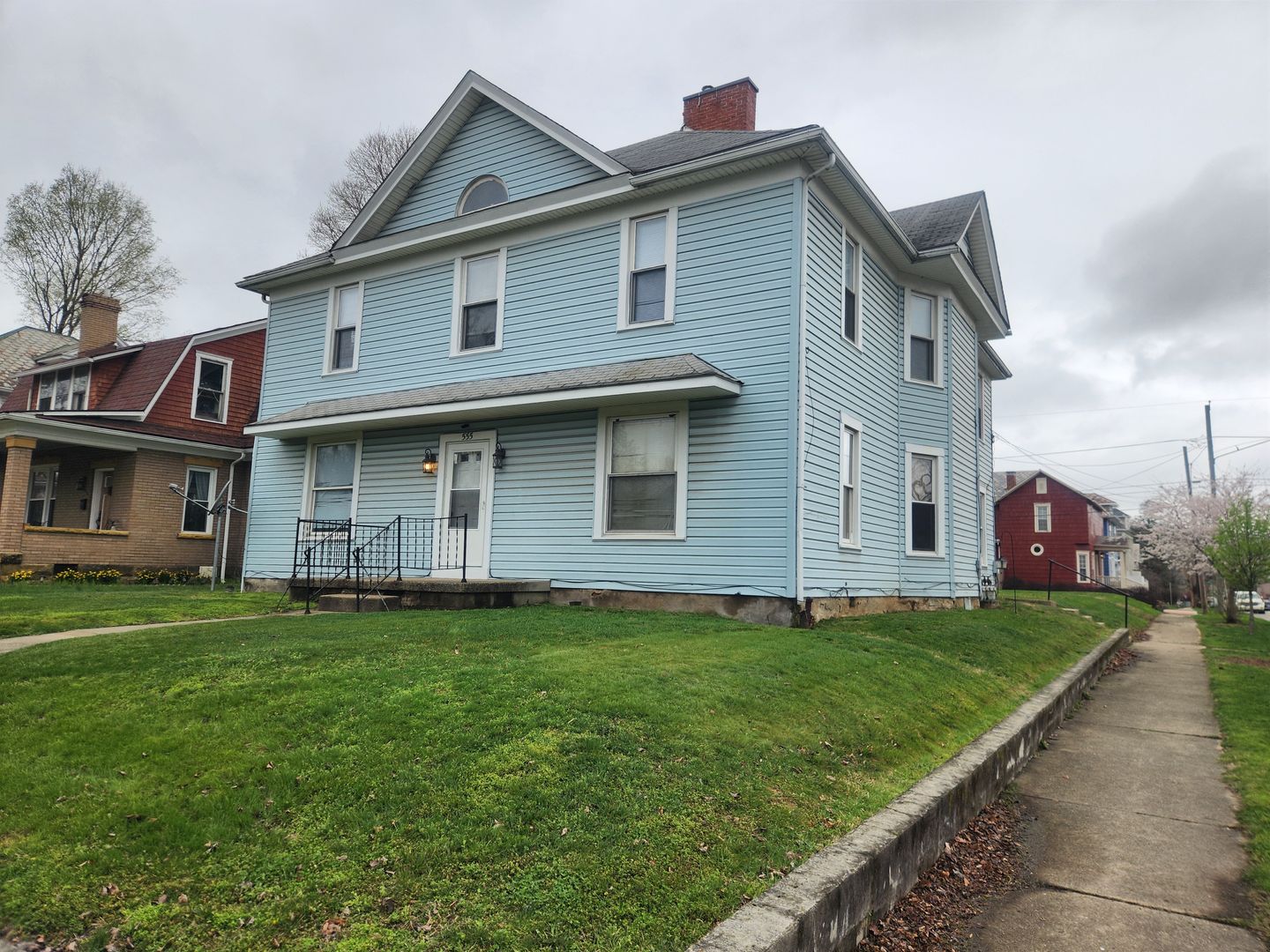 Lancaster Apartment: 555 E Wheeling St