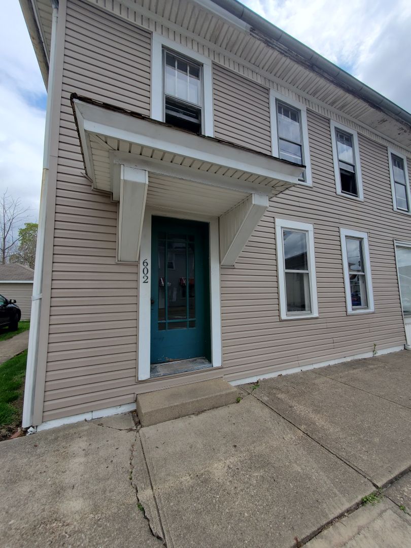 Lancaster Apartment: 600-602 N Columbus St