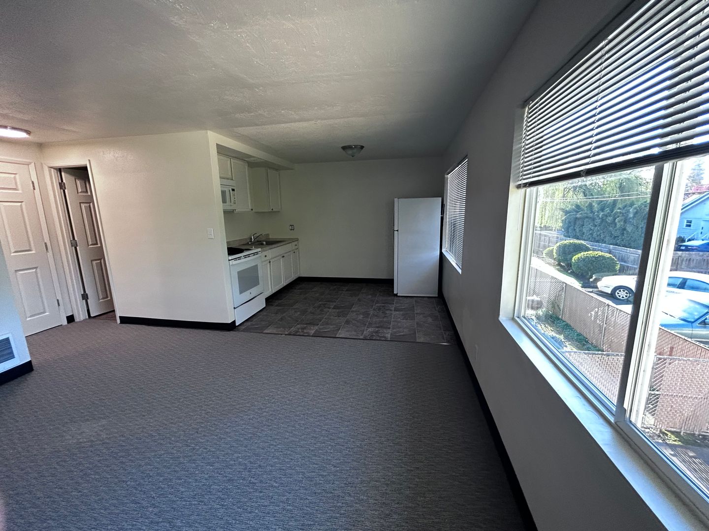 Springfield Apartment: 700 1st Street