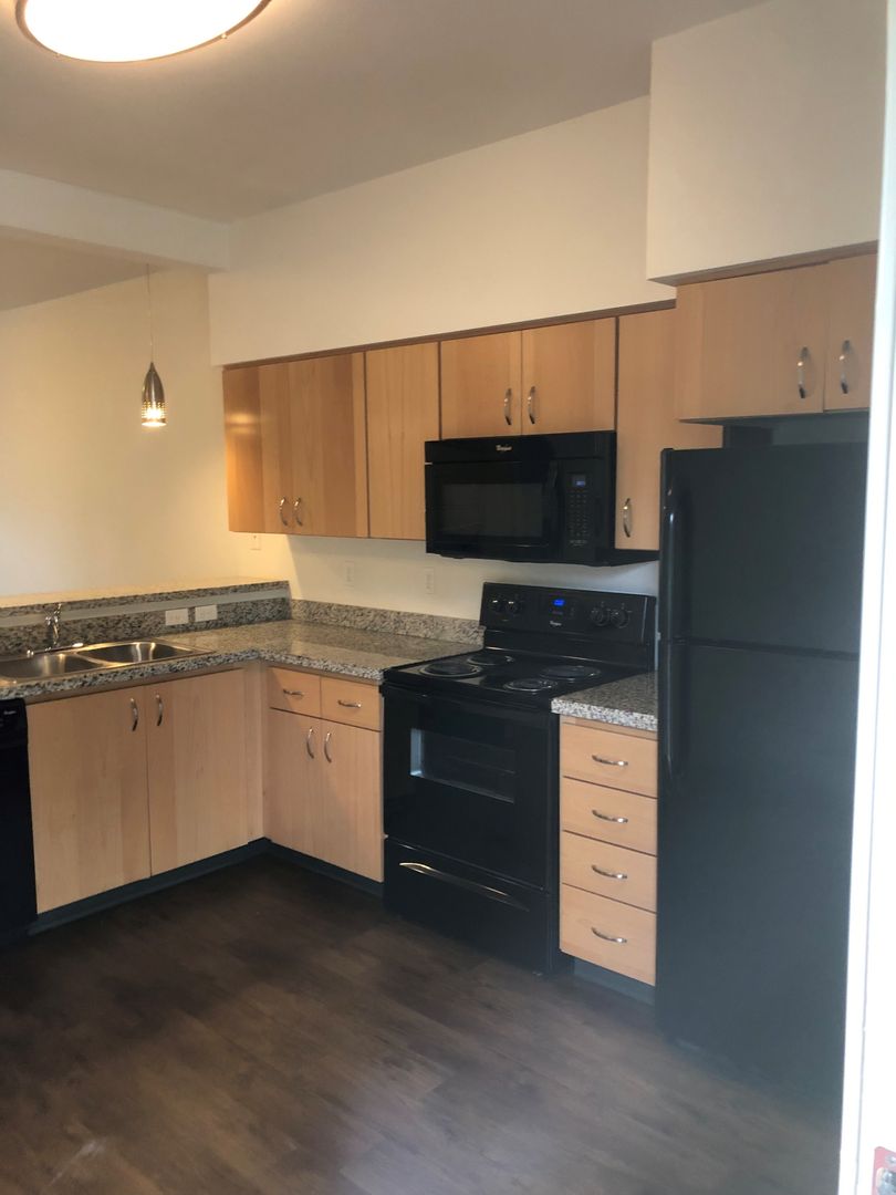 Eugene Apartment: 2480 Lakeview Drive