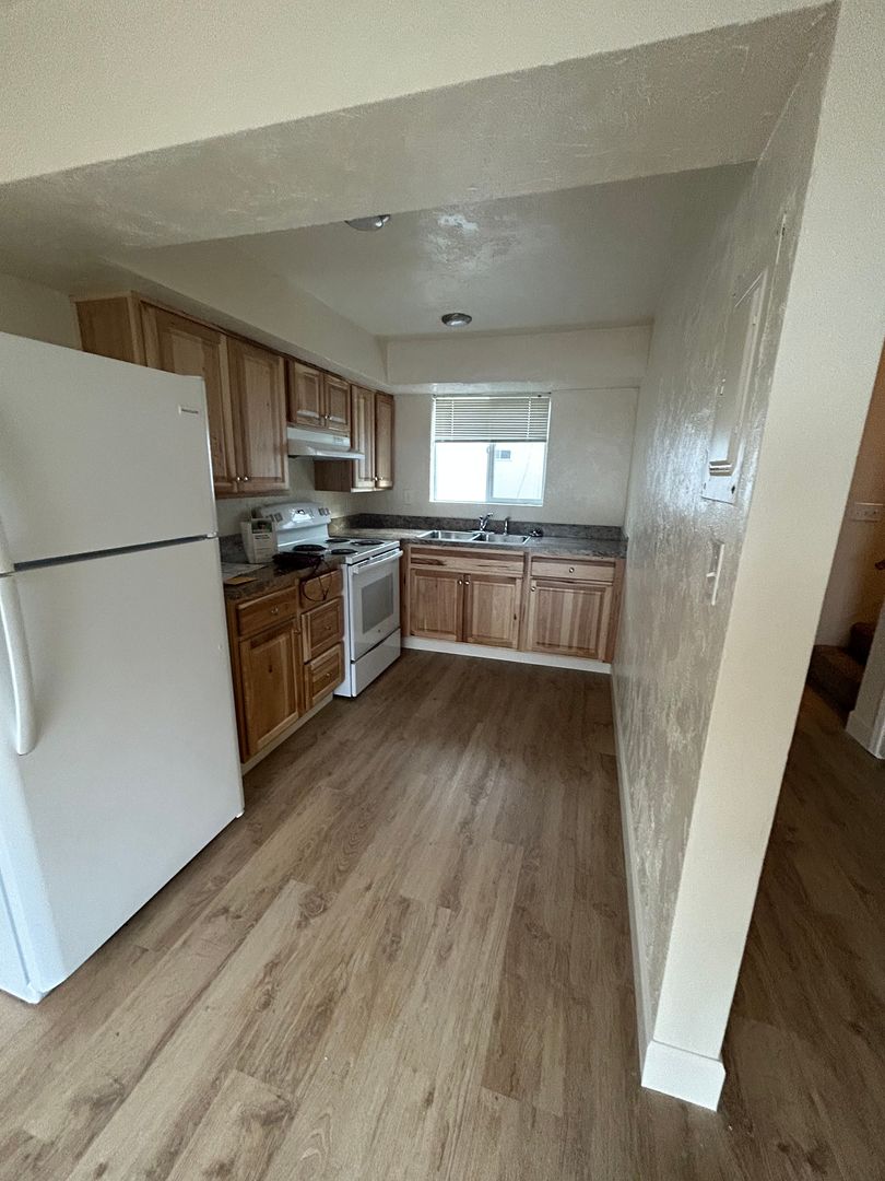 Springfield Apartment: 700 1st Street