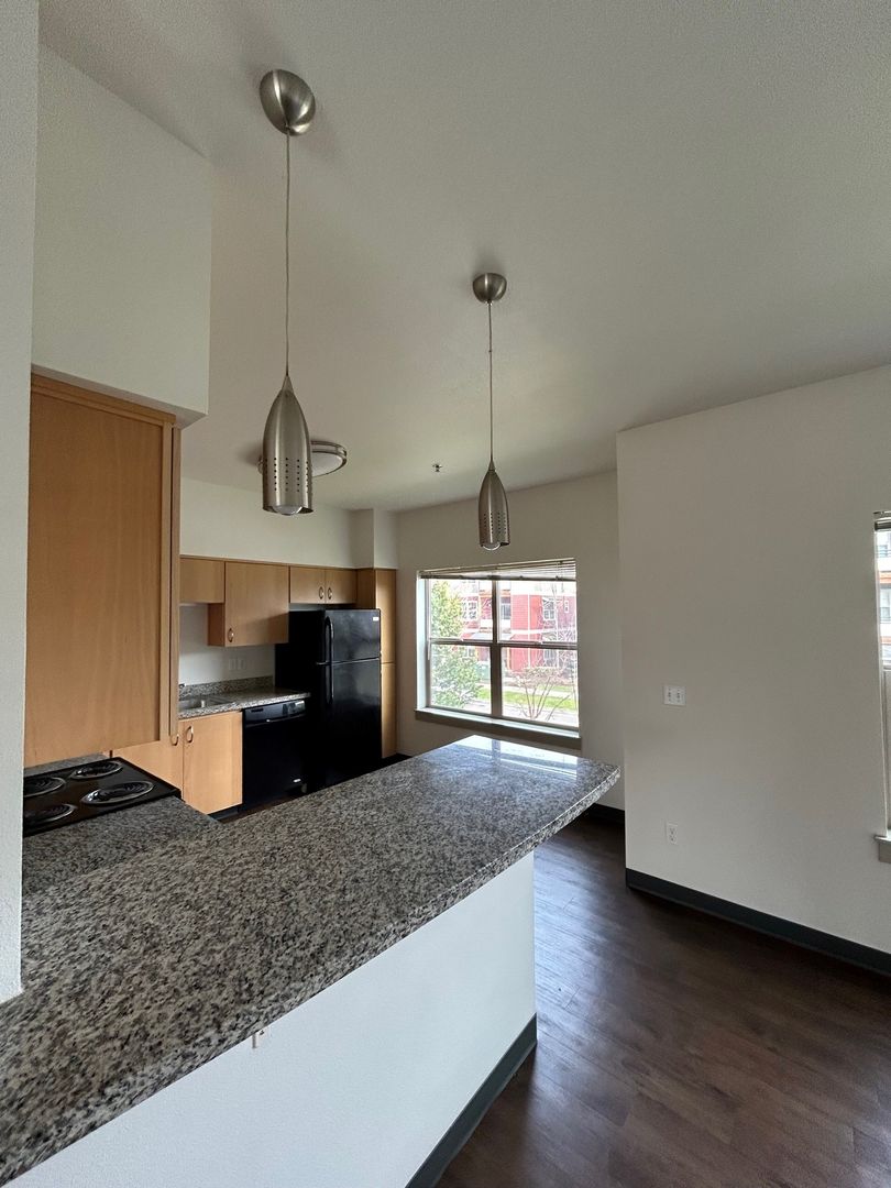 Eugene Apartment: 2480 Lakeview Drive