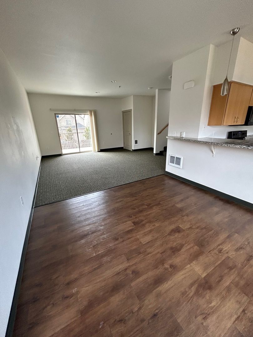 Eugene Apartment: 2480 Lakeview Drive