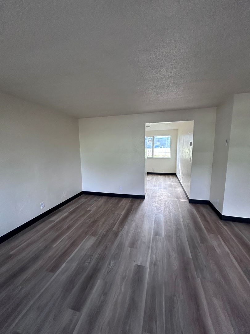 Springfield Apartment: 1080 10th Street