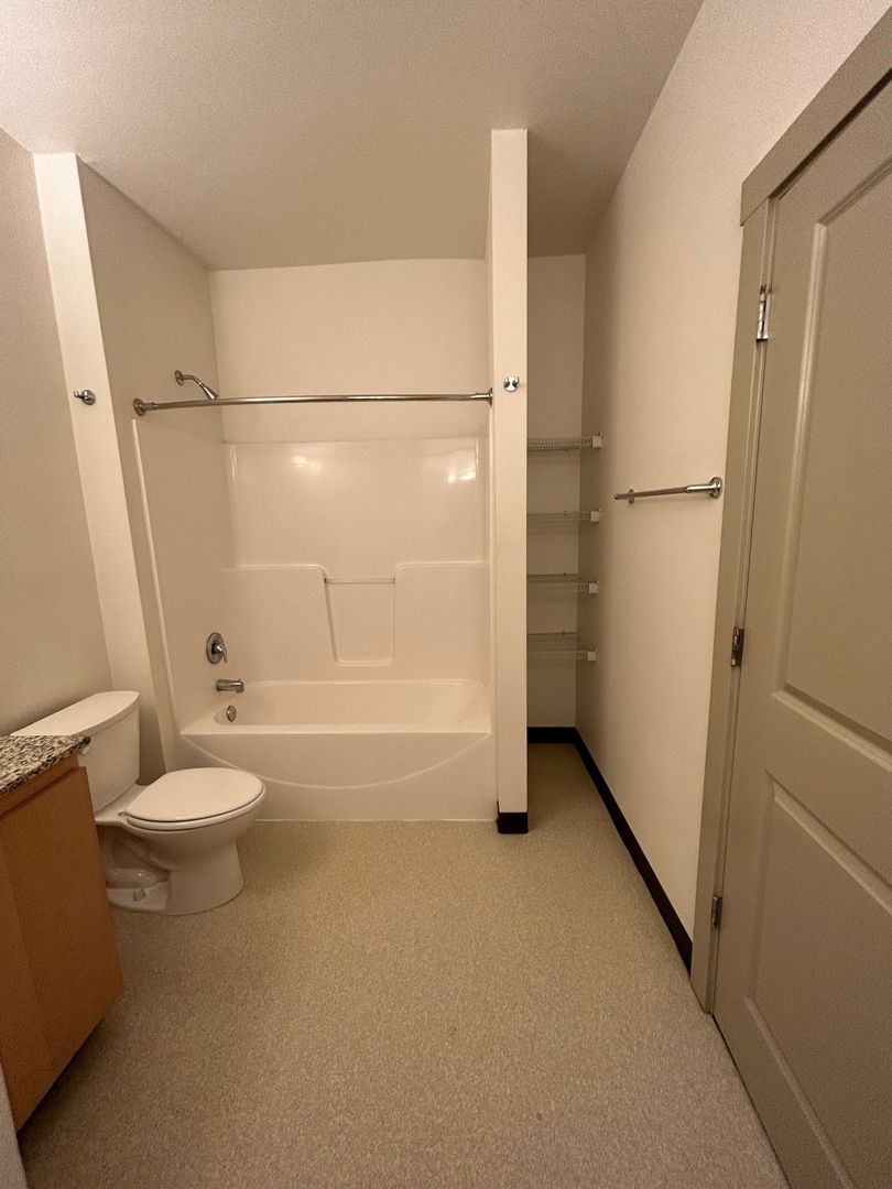 Eugene Apartment: 2480 Lakeview Drive