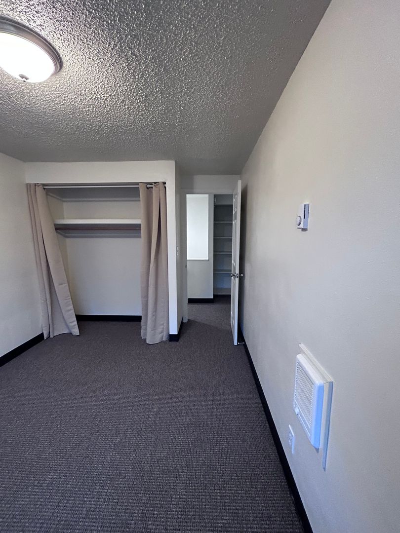 Springfield Apartment: 700 1st Street