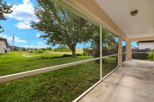 Great location near shopping and schools 3 Bedroom 2 bath with Oversized Den/Media/4th Bedrm – photo 1