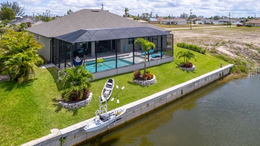 Vacation Rental Sunshine Retreat Available 2027 Season – photo 1