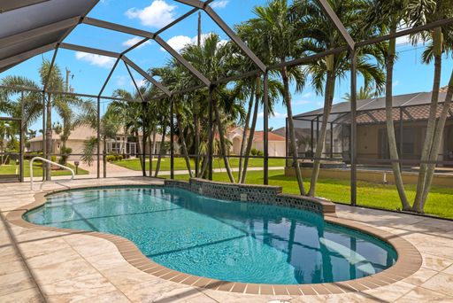 Stunning 3/2 Pool Home – photo 1
