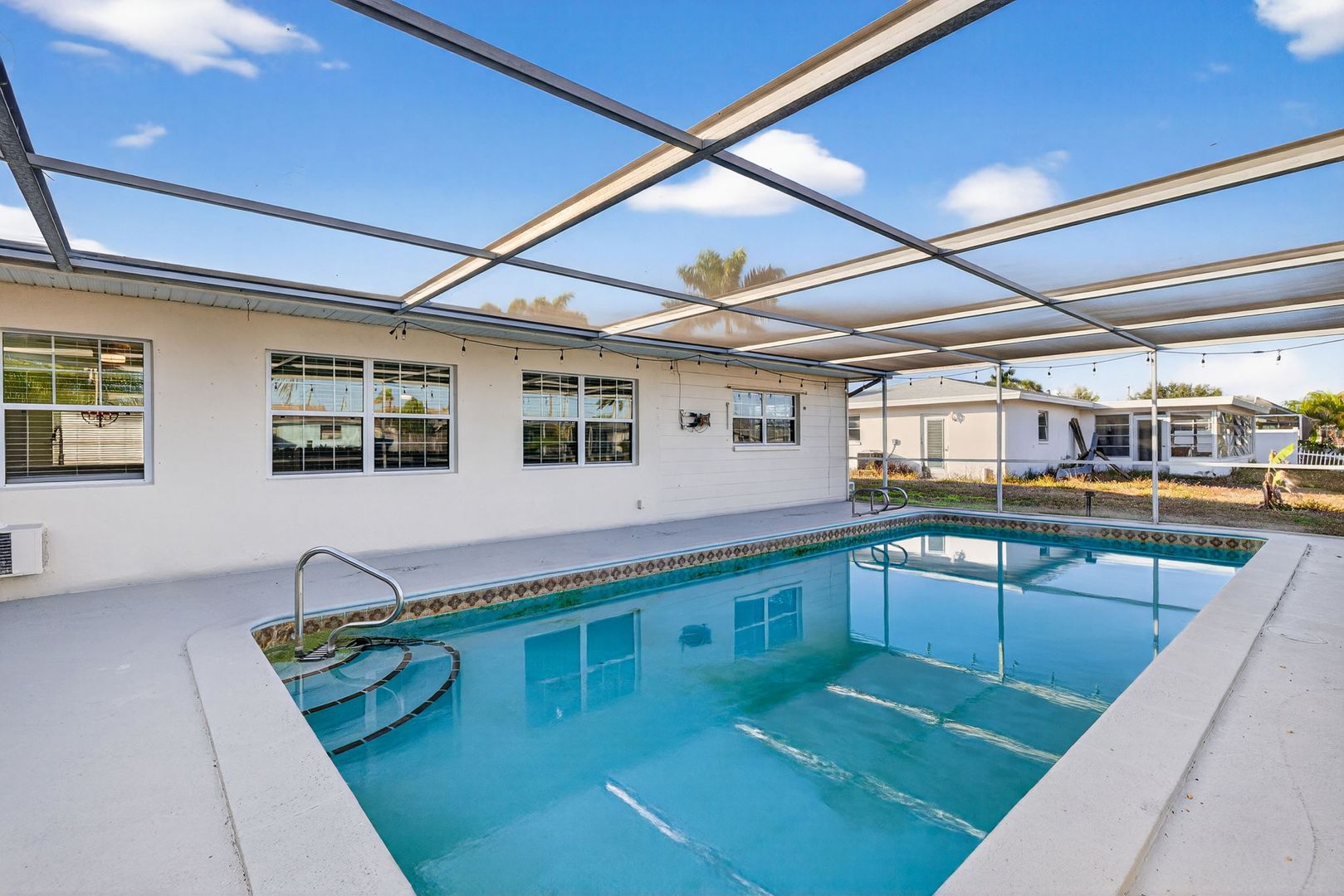 North Fort Myers House: 4312 S Atlantic Cir