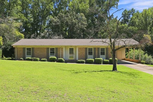 Charming Updated Small Dog Friendly Ranch in the Heart of Lillington – photo 1