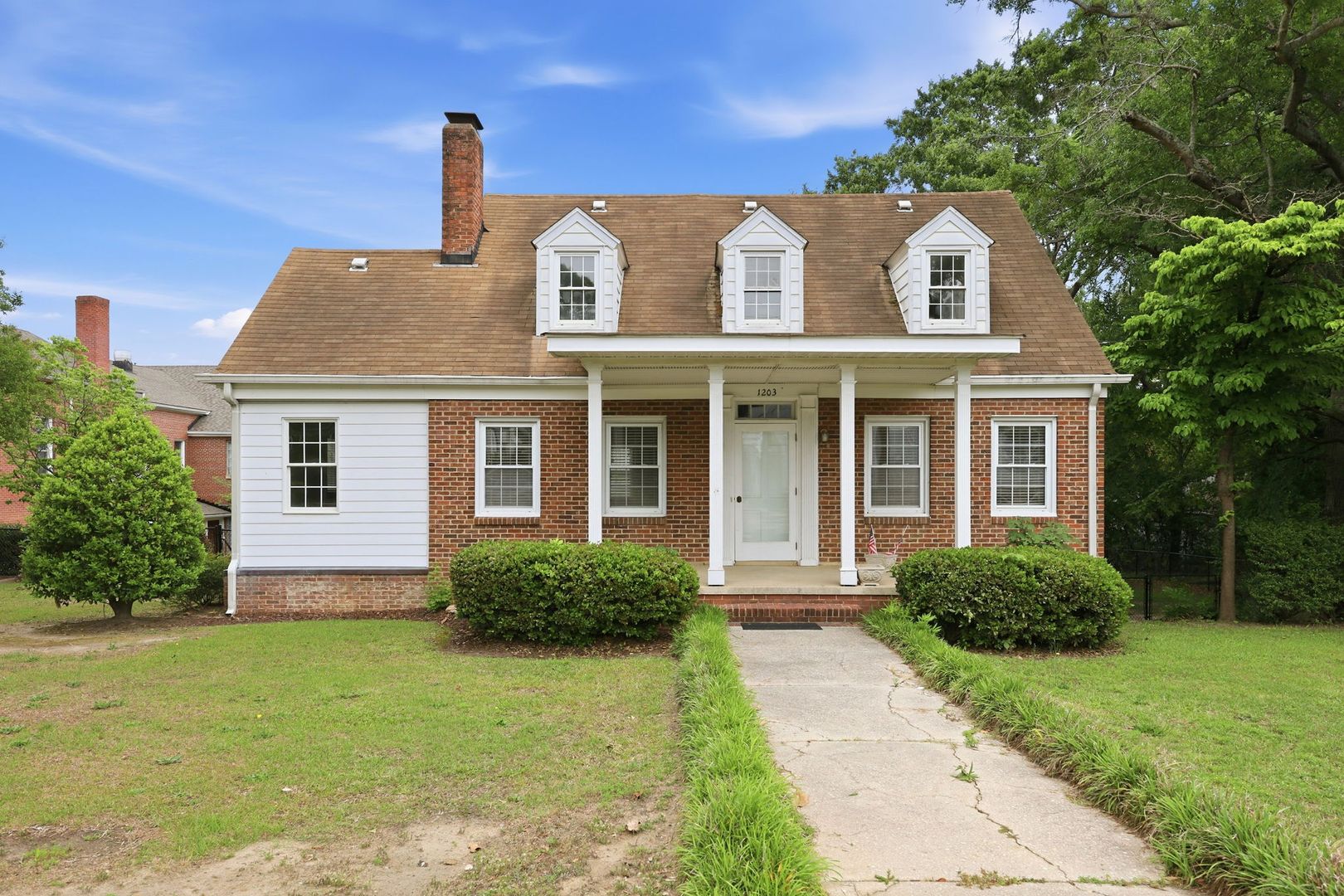 Lillington House: 1203 S Main