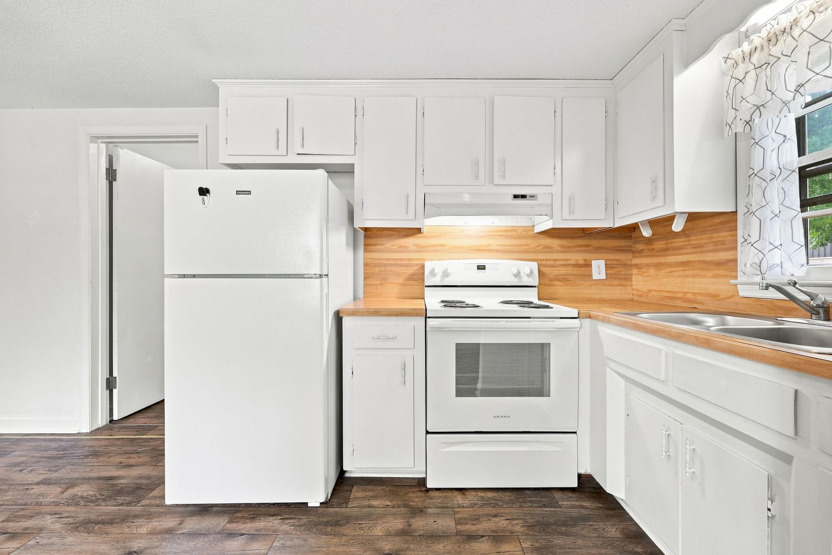 Coats House: 55 W Washington Street