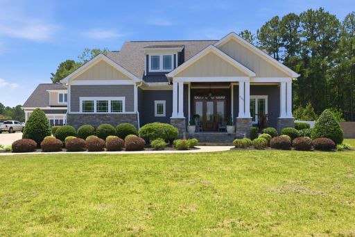 LUART MANOR – Luxury Furnished Short & Mid-Term Rental