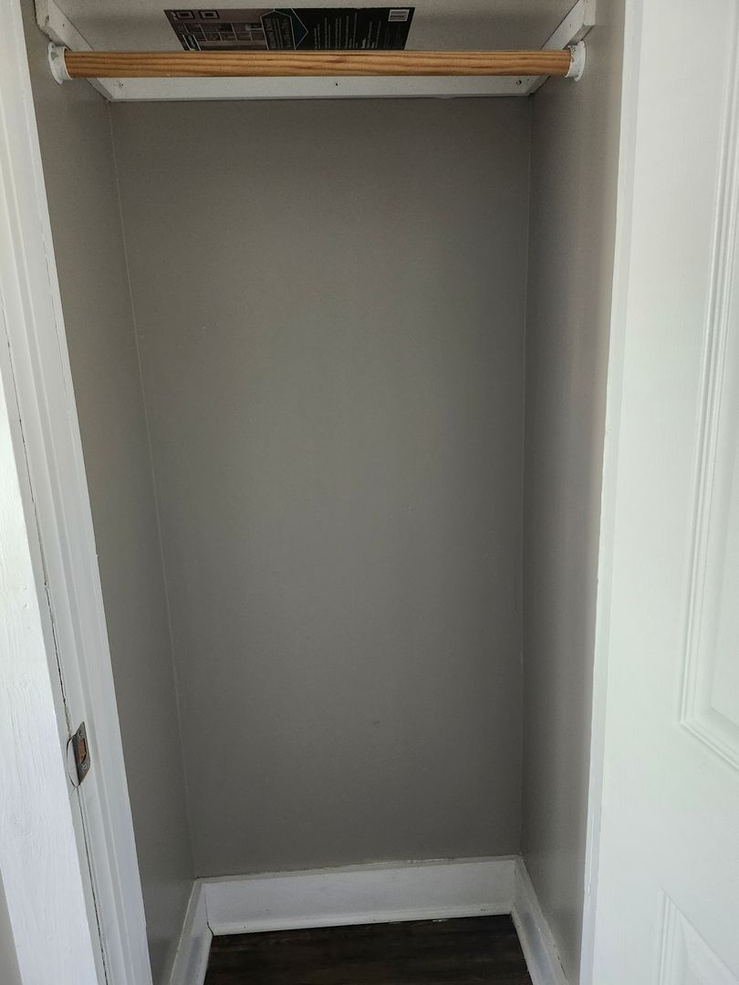 Milwaukee Apartment: 3273 N 17th St