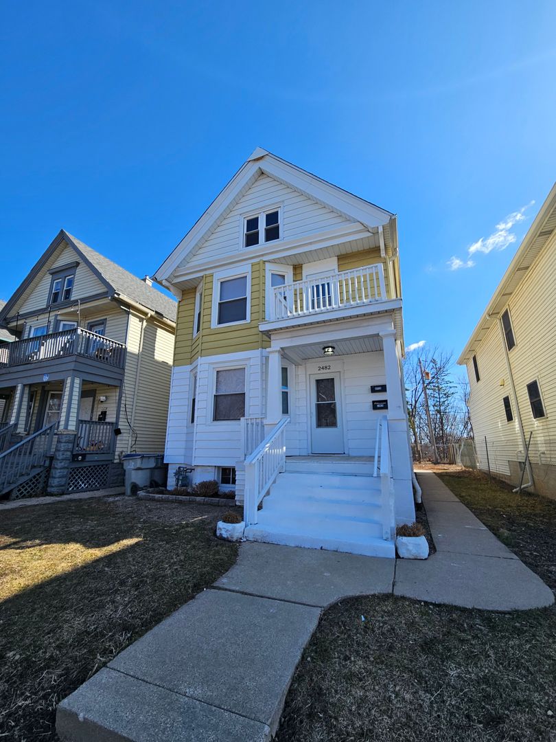 Milwaukee Apartment: 2482 S 5th St.