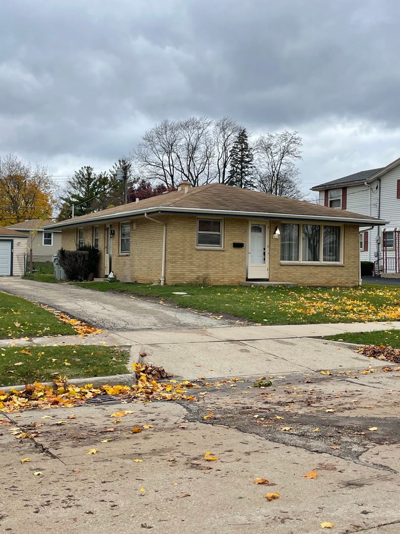 Milwaukee House: 3837 South 95th Street