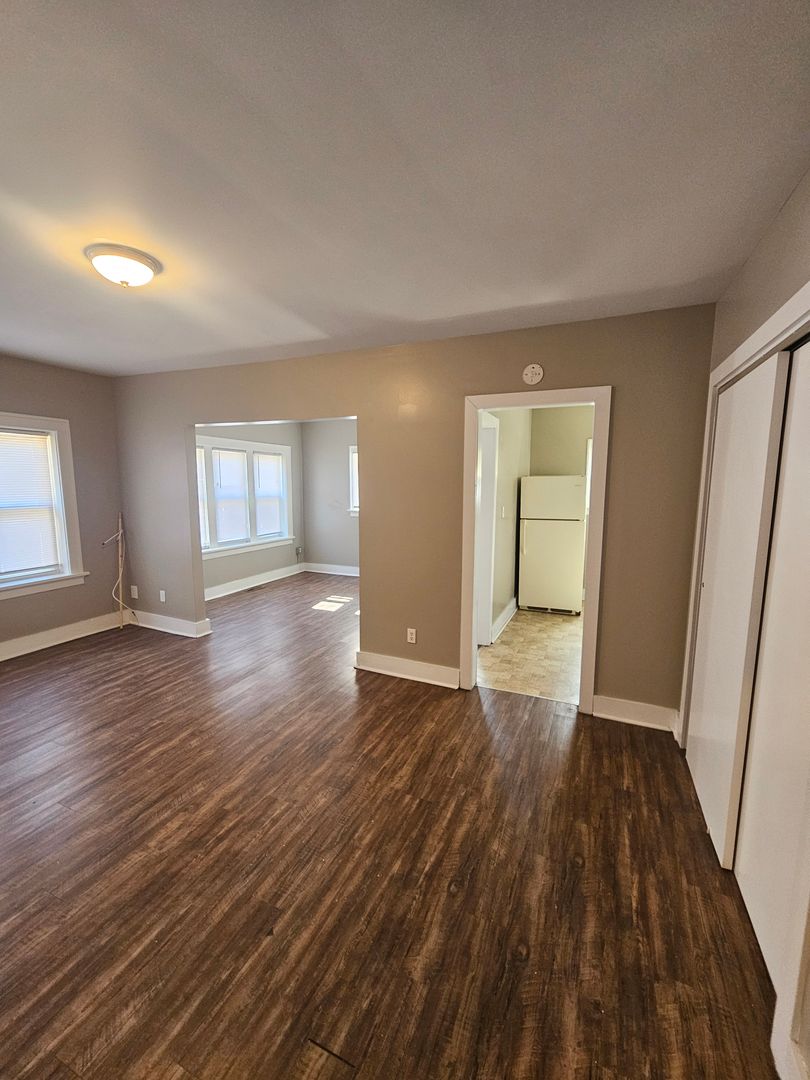 Milwaukee Apartment: 3273 N 17th St