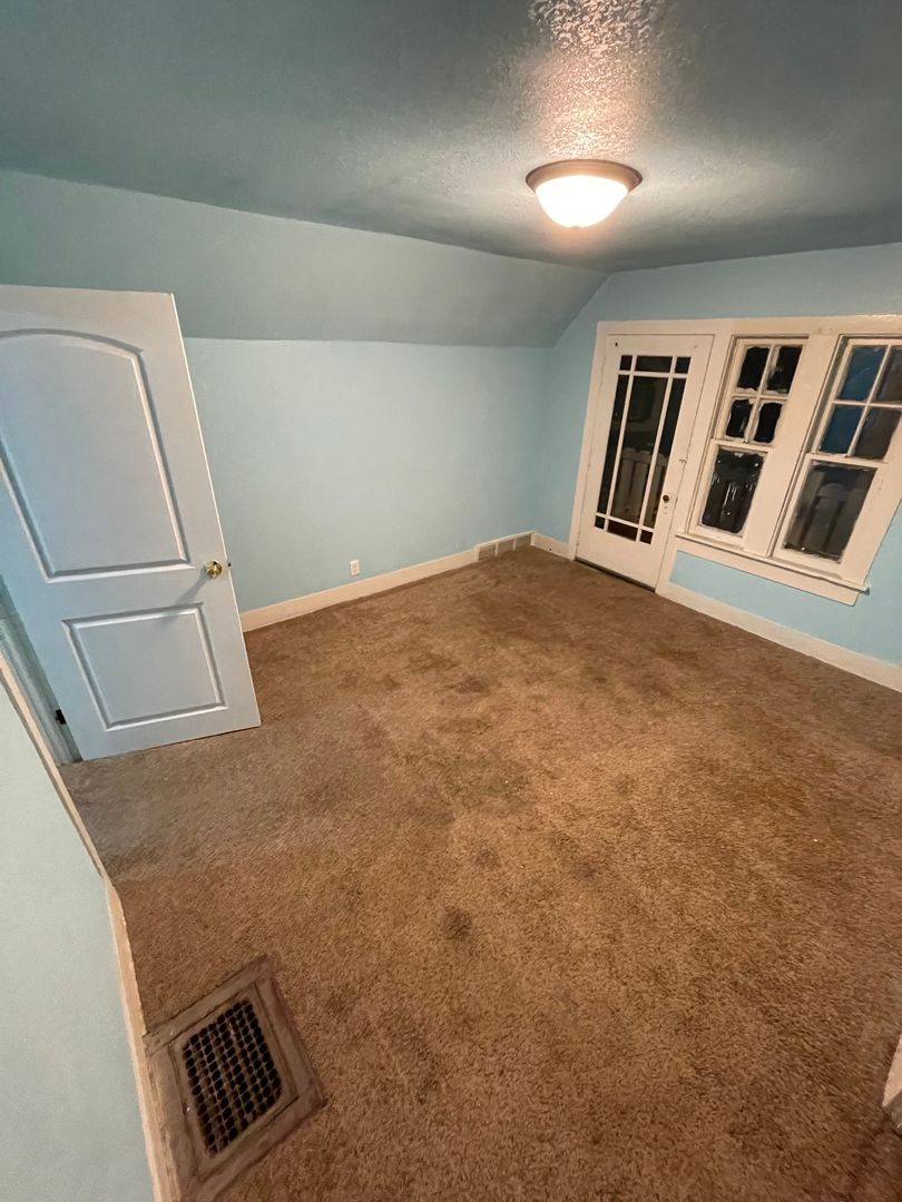 Milwaukee Apartment: 1626 N 28th St