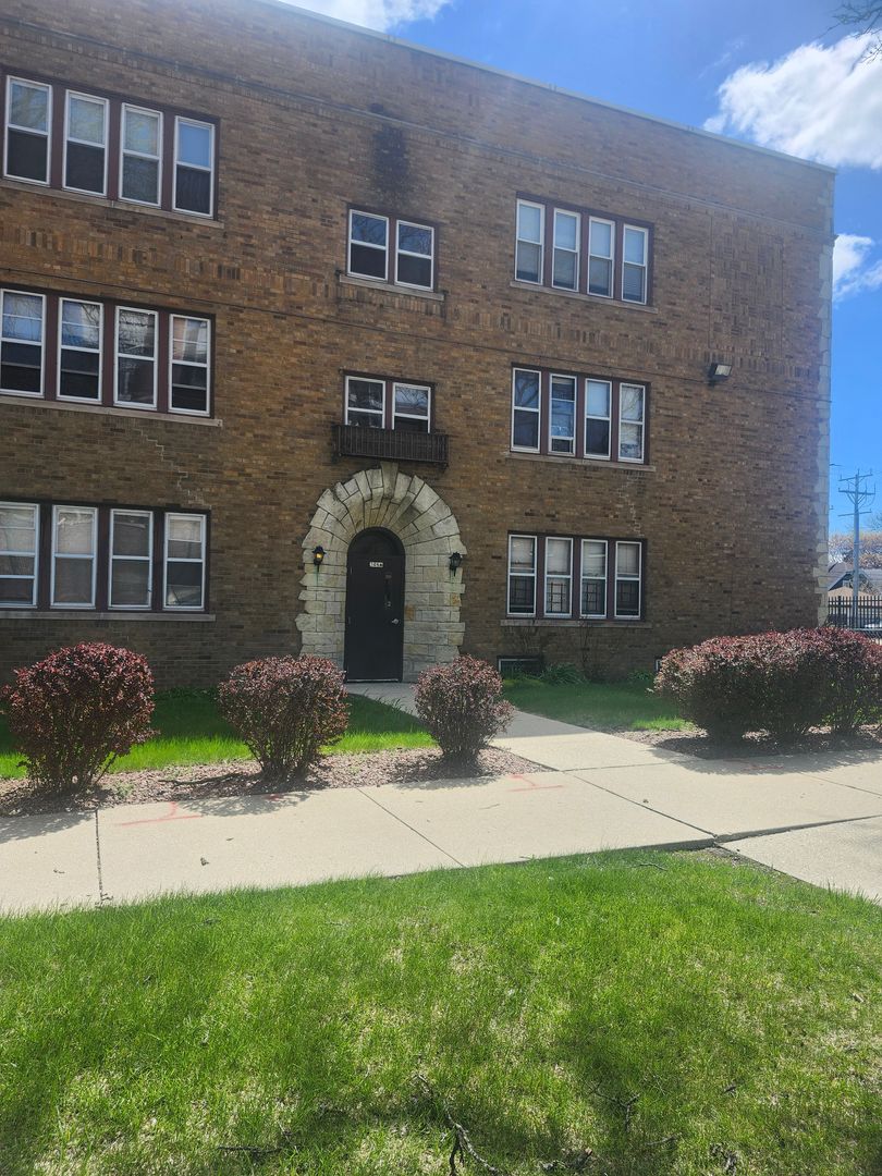 Milwaukee Apartment: 3066 N 49th St