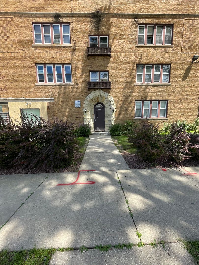 Milwaukee Apartment: 3072 N 49th St