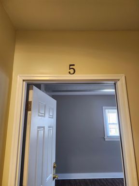 Affordable 1-Bedroom Apartment with Dining Area & Shared Laundry – $805/Month Total – photo 1