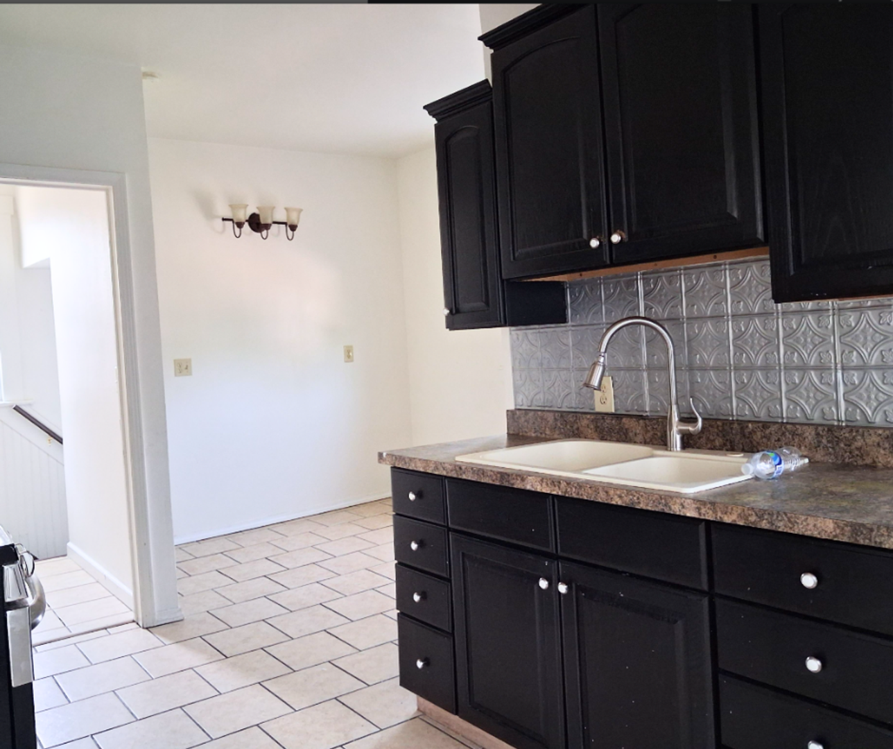 Milwaukee Apartment: 2302 W. Vine Street
