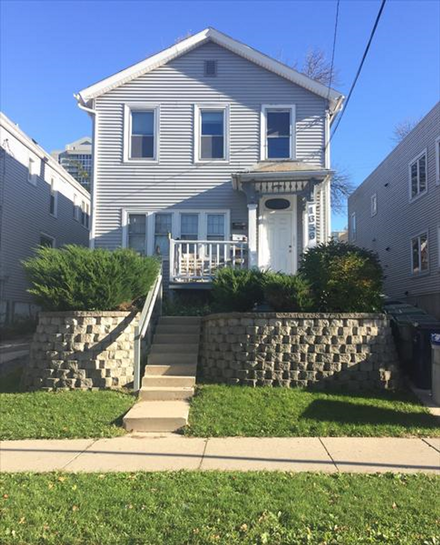 Milwaukee Apartment: 1656 N. Warren Ave