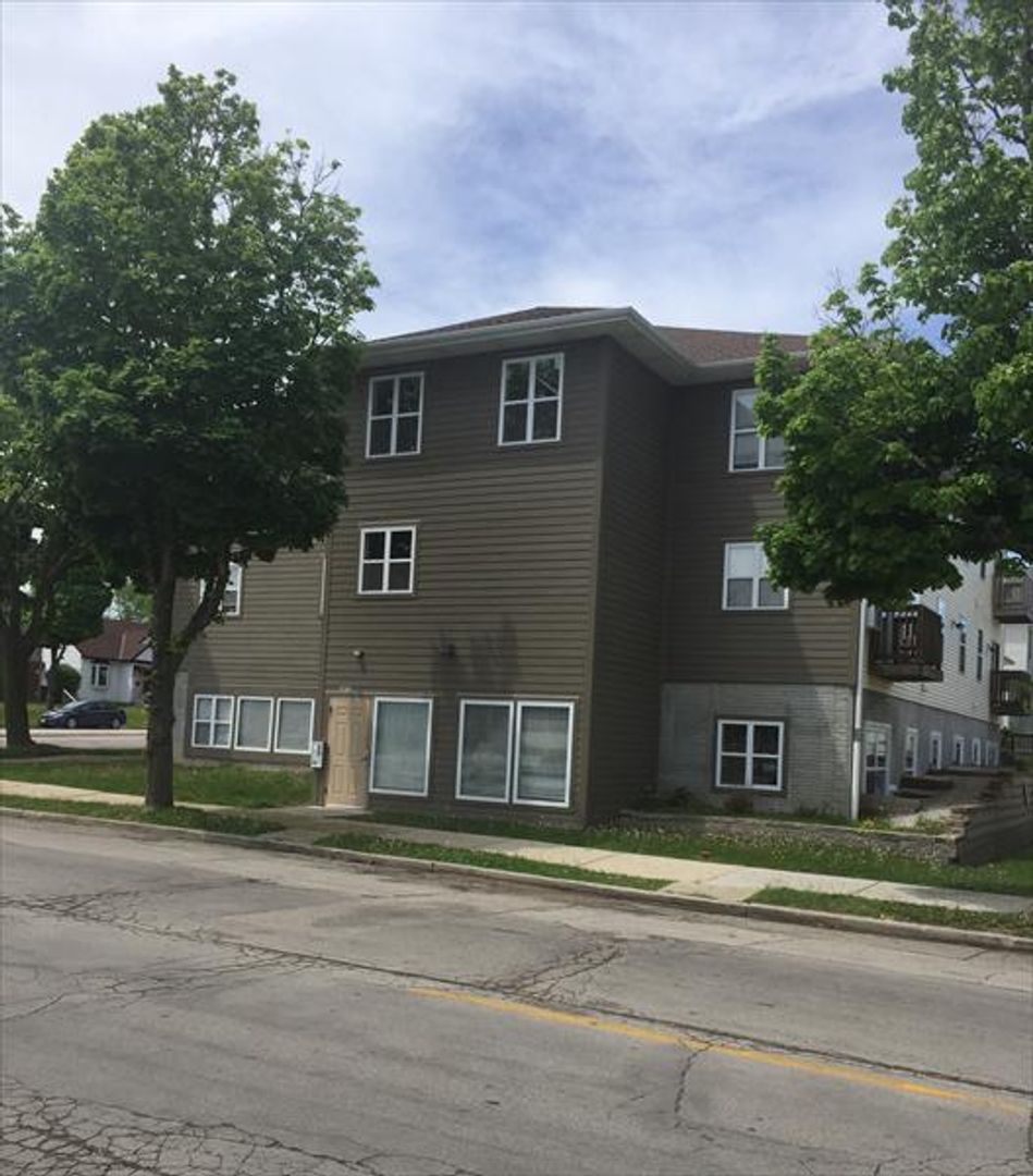 Milwaukee Apartment: 3875 S. Clement Ave