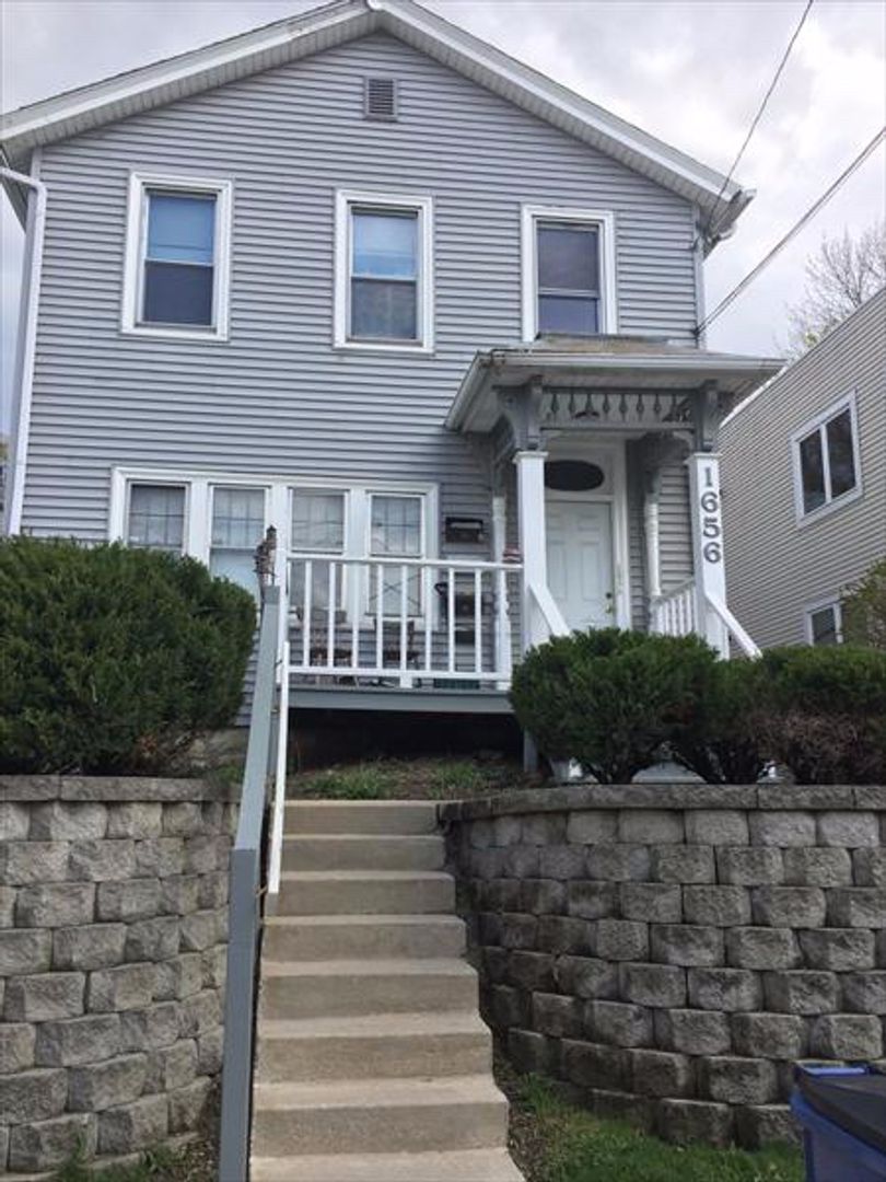 Milwaukee Apartment: 1656 N. Warren Ave