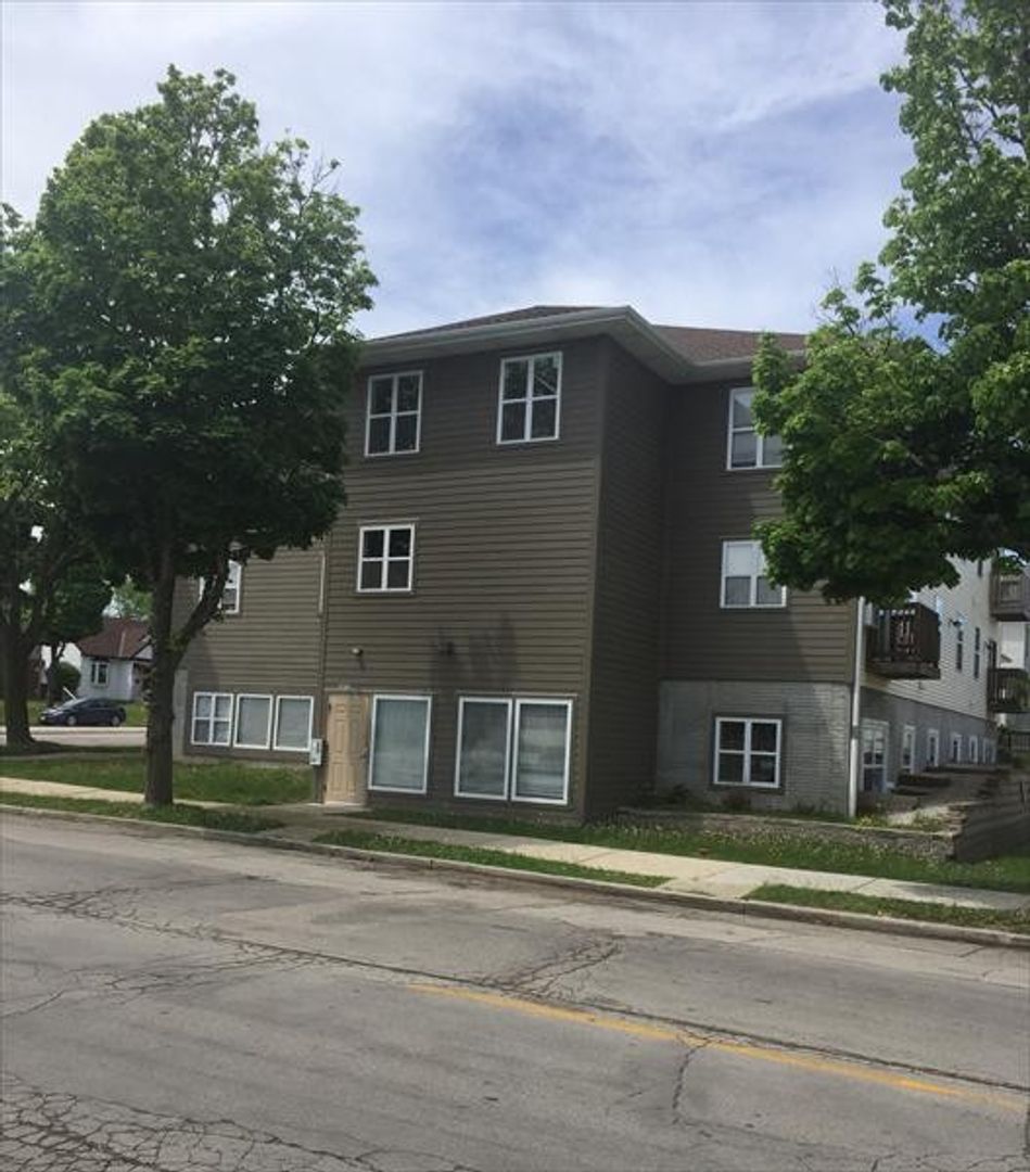 Milwaukee Apartment: 3875 S. Clement Ave