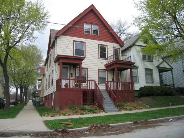Milwaukee Apartment: 1702 E. Belleview Pl.