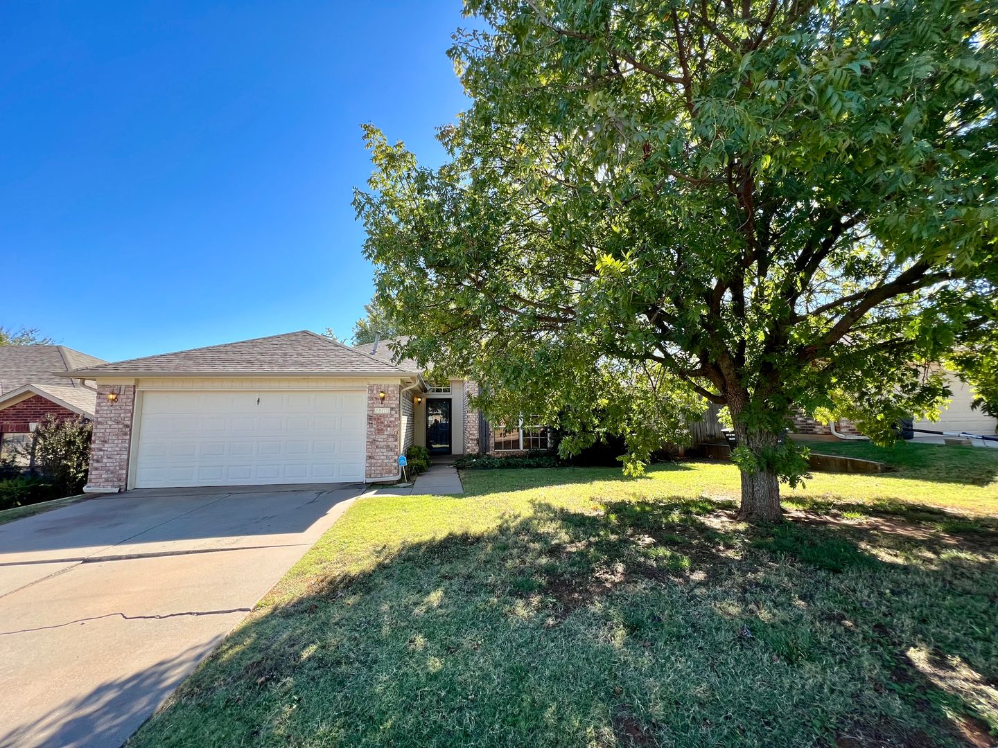 Moore House: 2216 SE 5th St