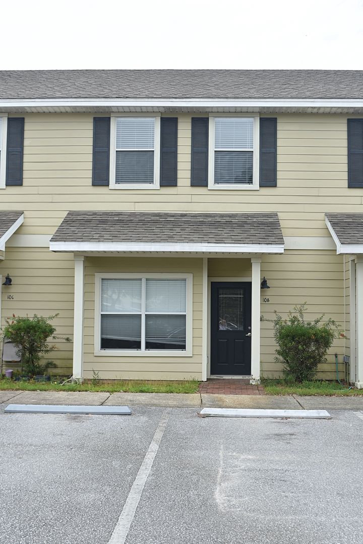 Freeport House: 15284 331 Business