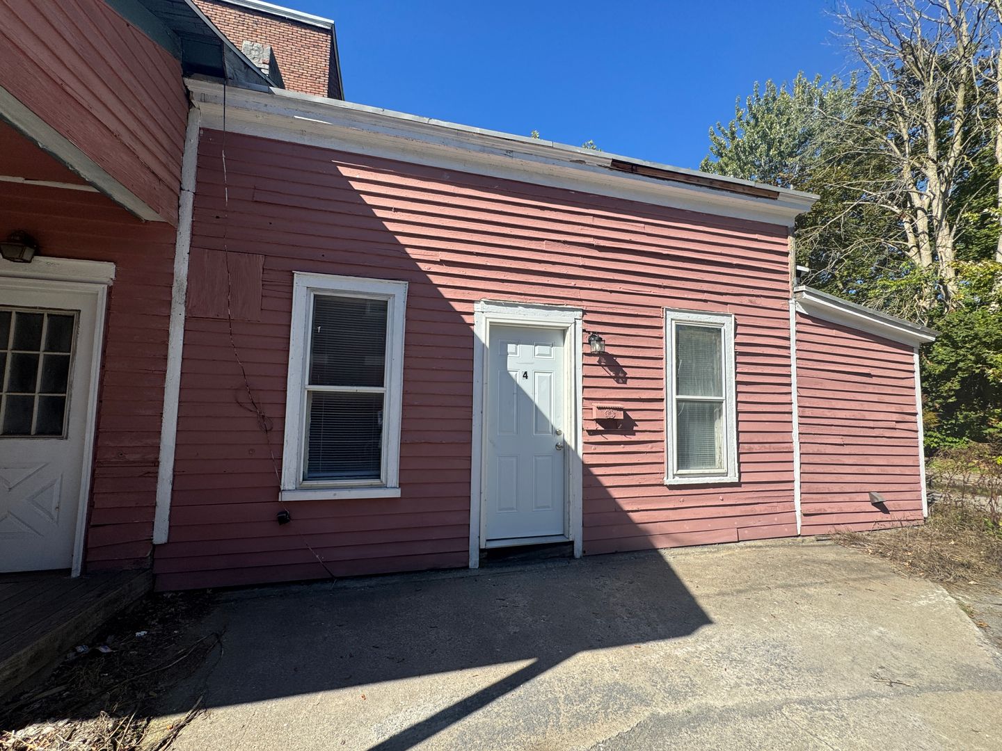 Oneida Apartment: 120 North Main Street