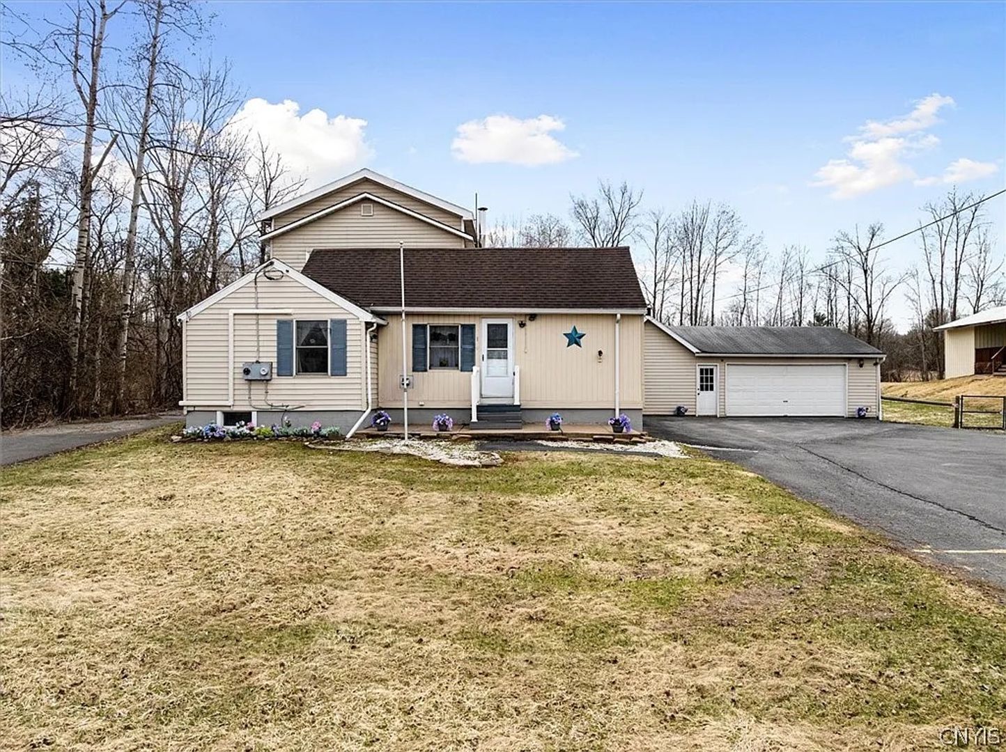 Westmoreland Apartment: 6126 Lowell Rd, Westmoreland, NY 13440