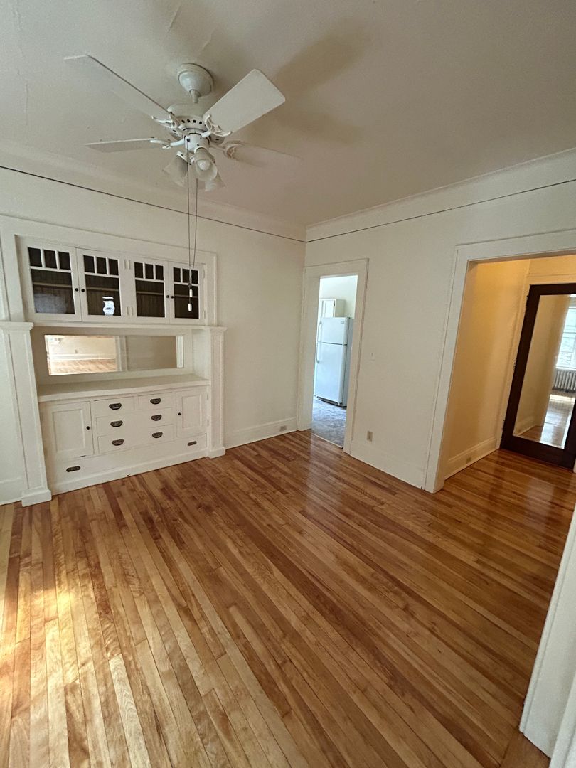 Minneapolis Apartment: 2222 Girard Avenue S