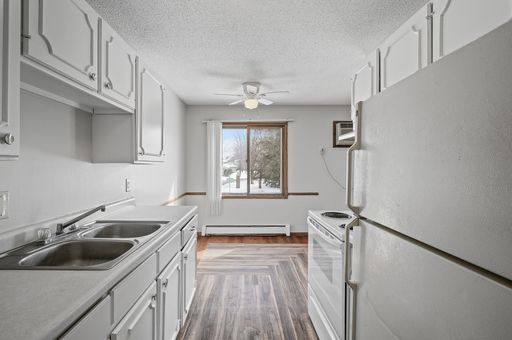 Sunlight Expansive 2BR/1BR! CURRENTLY OFFERING ONE MONTH FREE – photo 1