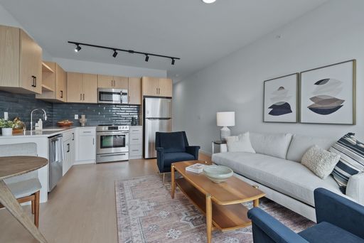 Large Luxury 1 Bedroom at Aubrey Apartments – photo 1