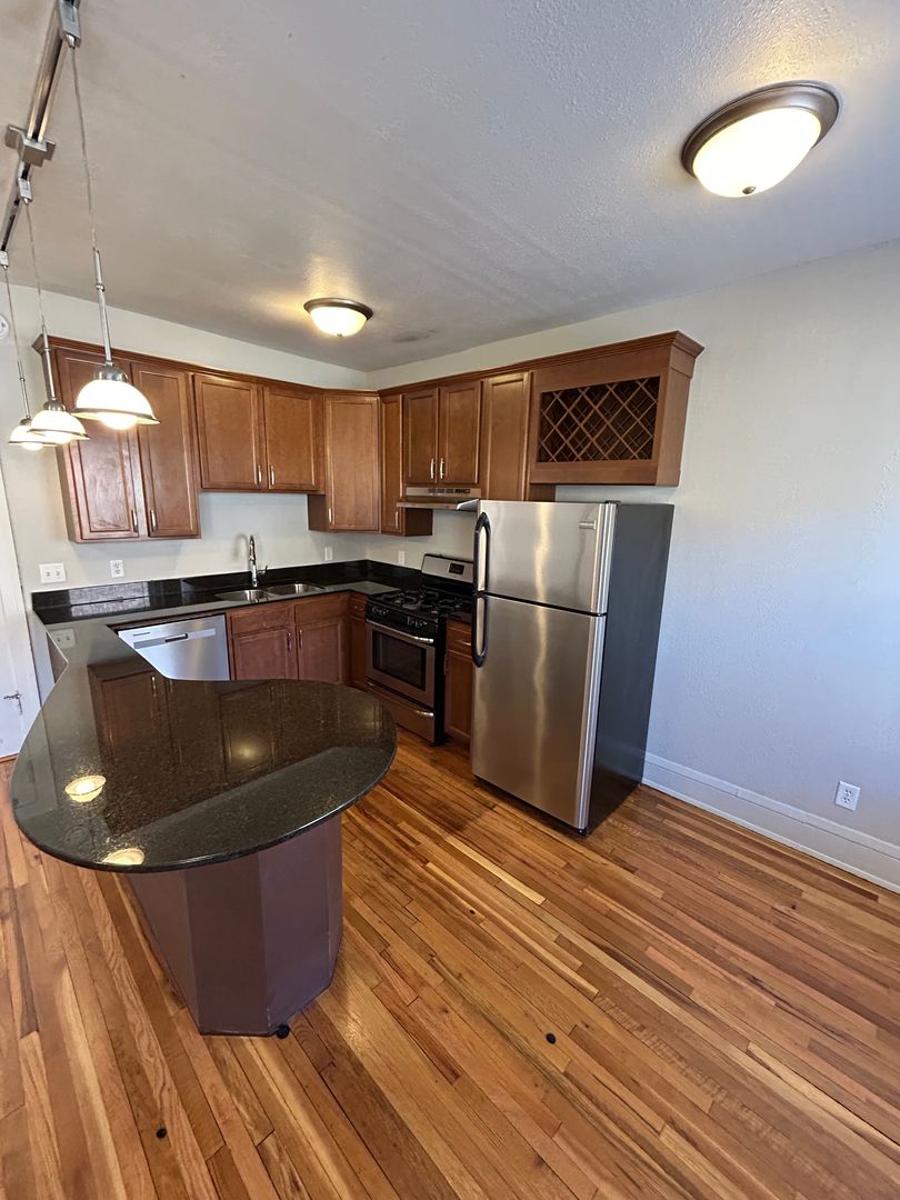 Minneapolis Apartment: 2300 Harriet Avenue S