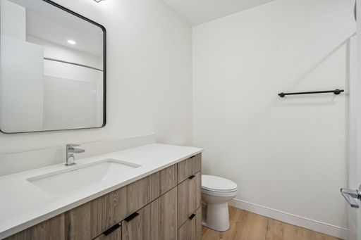 ✨✨ONE MONTH FREE✨✨ Bright, Beautiful and Modern Corner One-Bedroom Apartment with Private Patio Available Near Bde Maka Ska! – photo 1